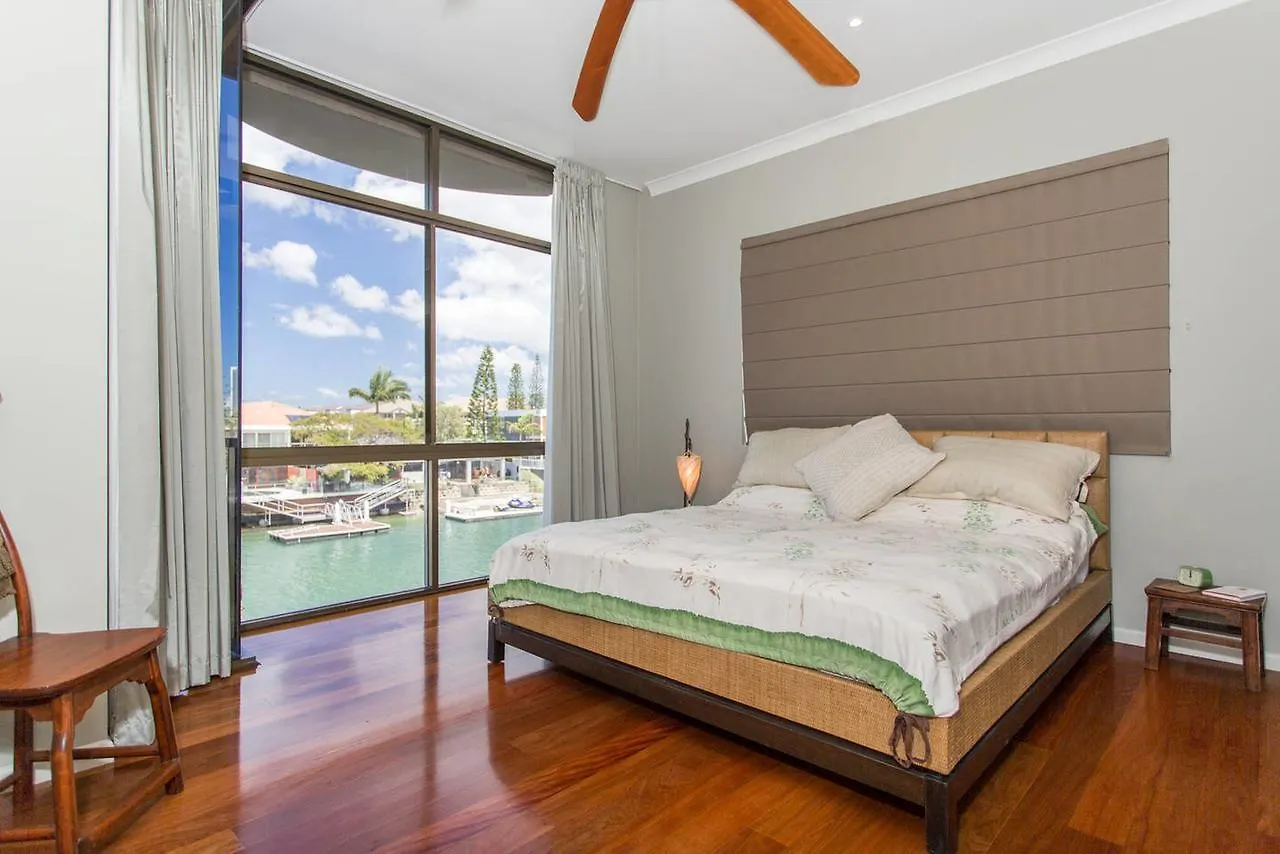 Cronin Island - Bali Island Dream Villa In Surfers Paradise Australia