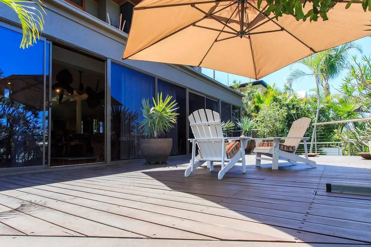 Cronin Island - Bali Island Dream Villa In Surfers Paradise Apartment