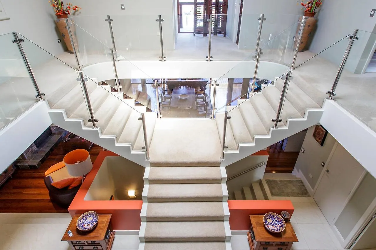 Apartment Cronin Island - Bali Island Dream Villa In Surfers Paradise Australia