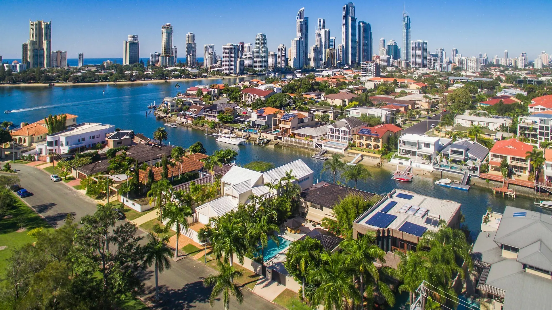 Cronin Island - Bali Island Dream Villa In Surfers Paradise Australia